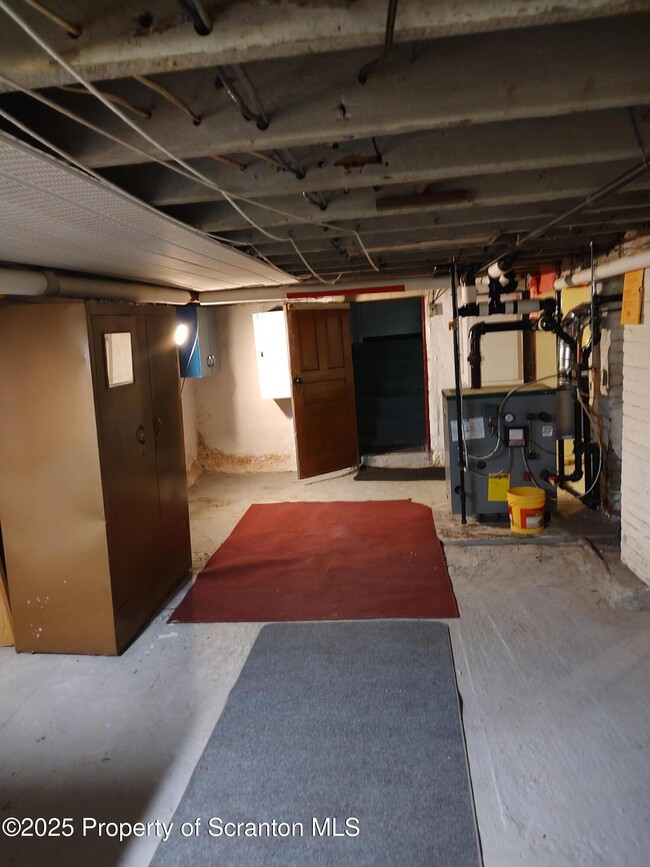 Building Photo - 1023 Carmalt St