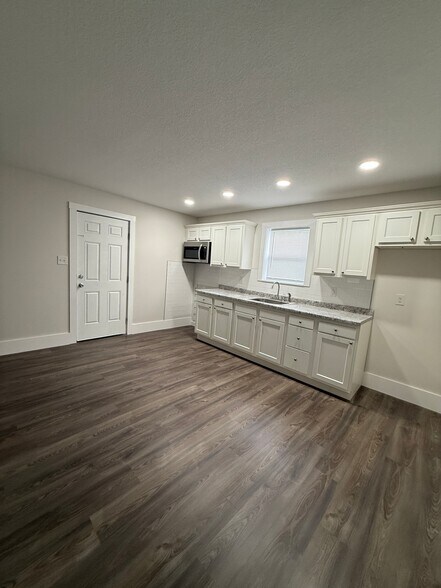 Building Photo - 514 S Metcalf St