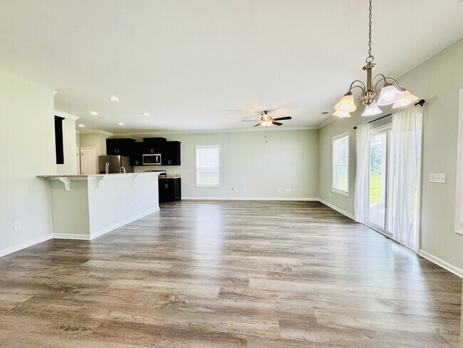 Building Photo - 464 Honeyhill Lp