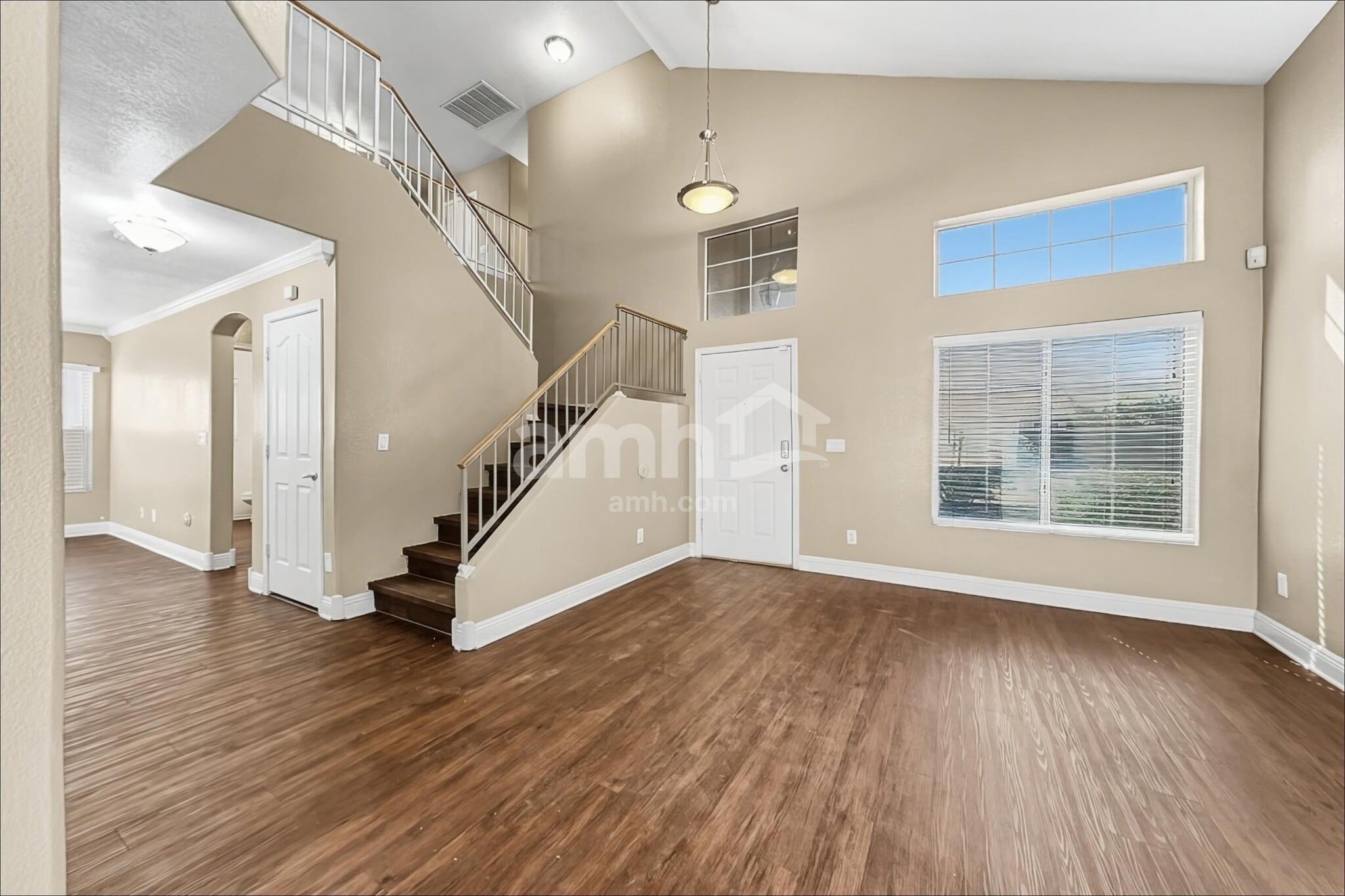 Building Photo - 907 N Albert Dr