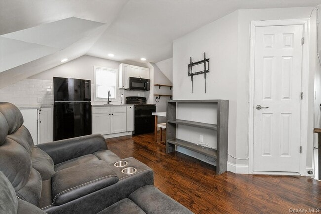 Building Photo - 39 Bay Shore Ave