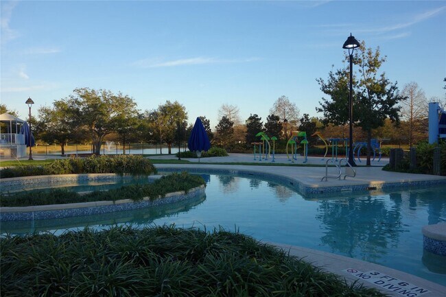 Building Photo - 4611 Summer Lakes