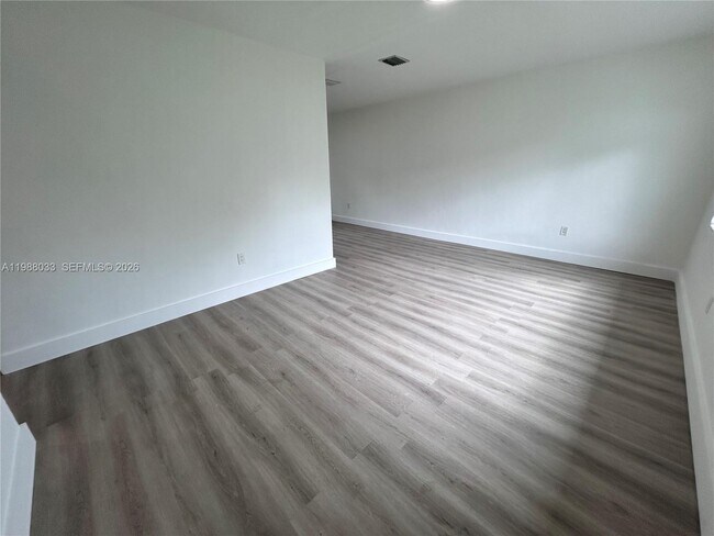 Building Photo - 1232 NW 8th Ct