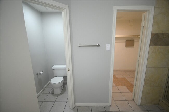 Building Photo - 1622 Regal Blue Ct