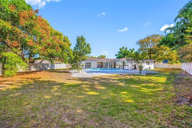 Building Photo - 1932 Oro Ct