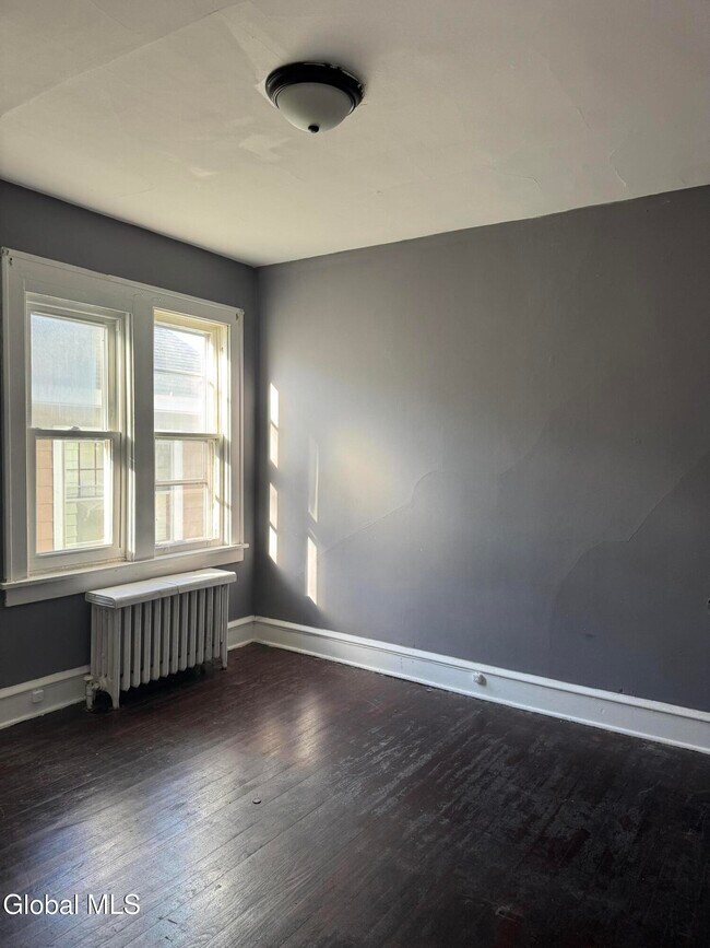 Building Photo - 105 Clermont St