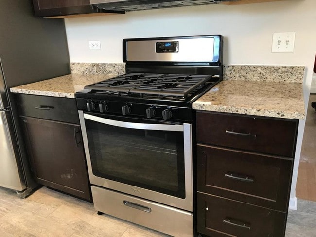 Building Photo - 2372 Crescent Ln S