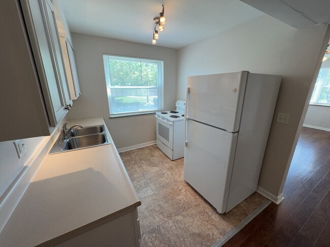 Building Photo - 3918 E Gatewood Ln
