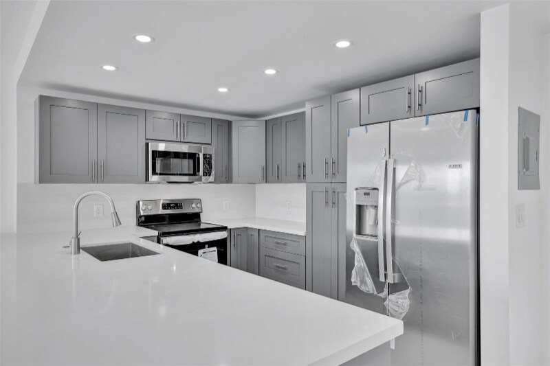 Building Photo - 3800 S Ocean Dr