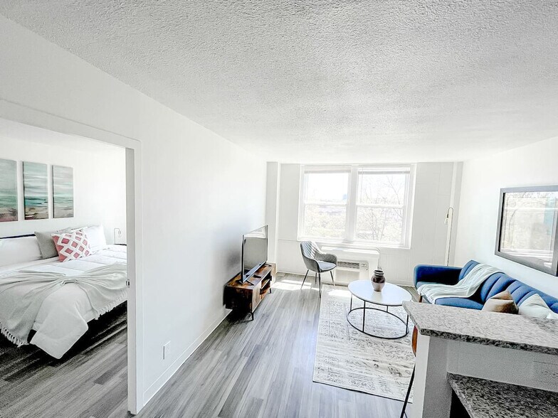 Building Photo - 2513 Burnet Ave