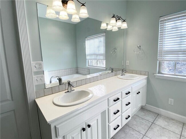 Building Photo - 1806 NW Mustang Ave