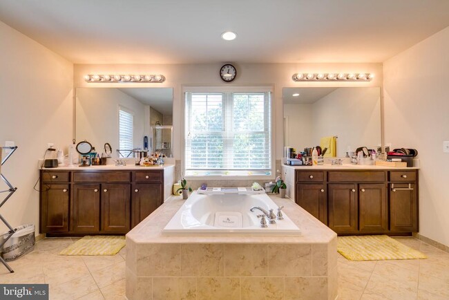 Building Photo - 23582 Prosperity Ridge Pl