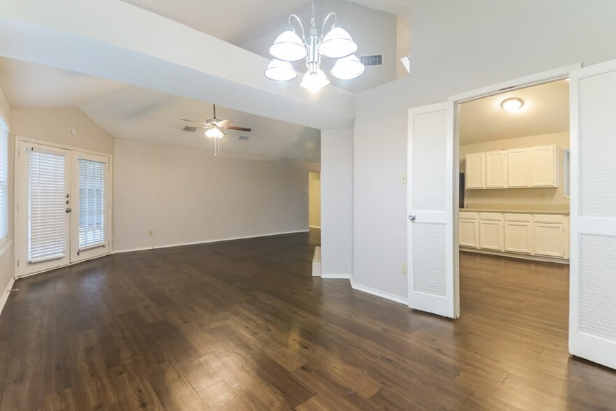 Building Photo - 3702 Knights Bridge Dr