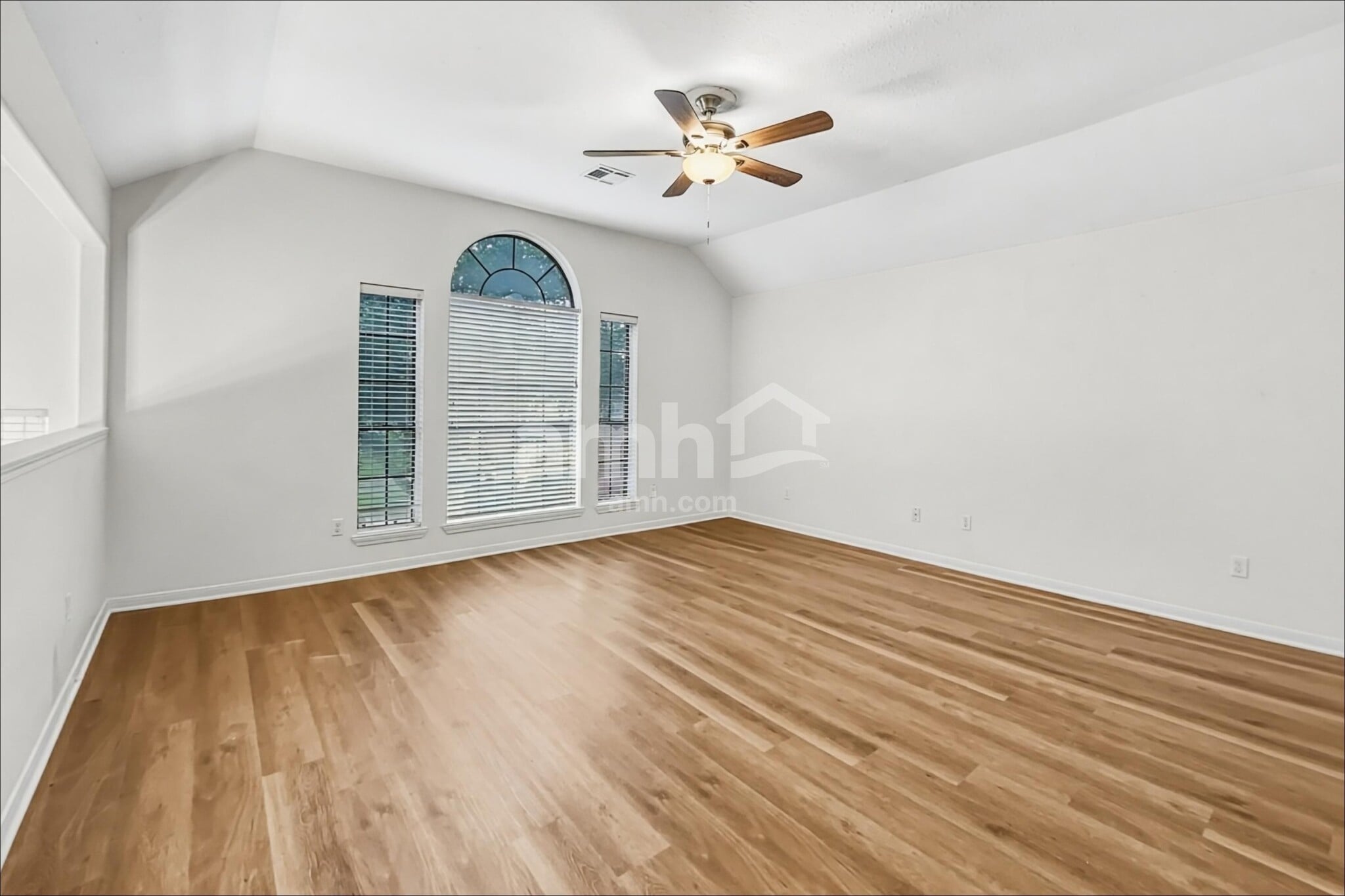 Building Photo - 10917 Spruce Dr N