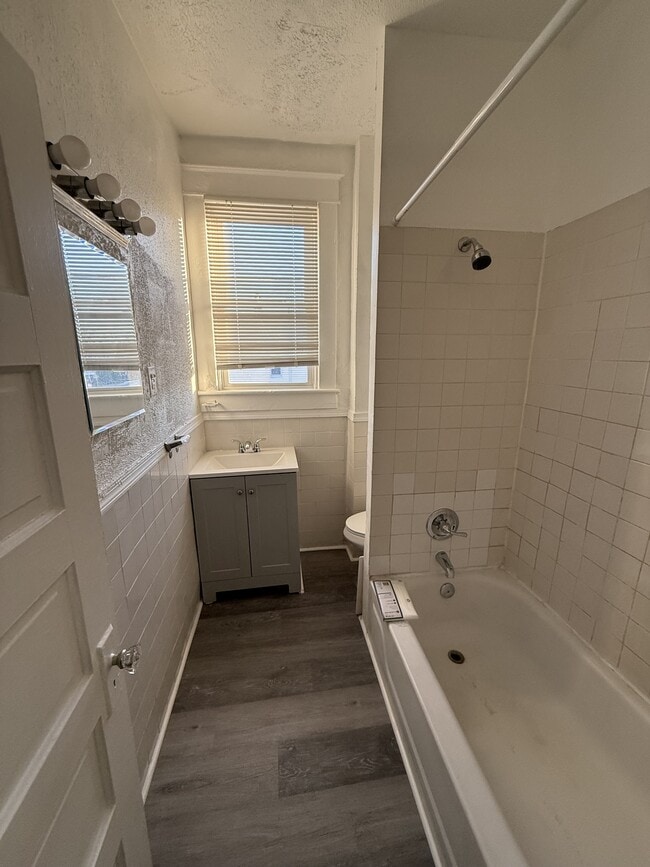 Building Photo - 501 Lyndhurst St