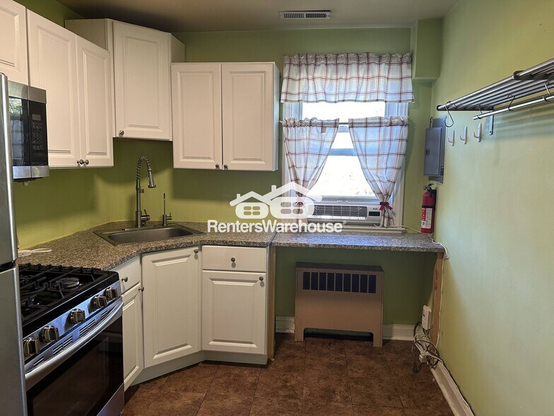 Building Photo - 1014 Dartmouth Rd