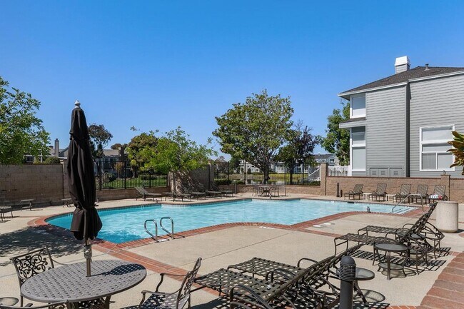 Building Photo - 845 Columbia Cir