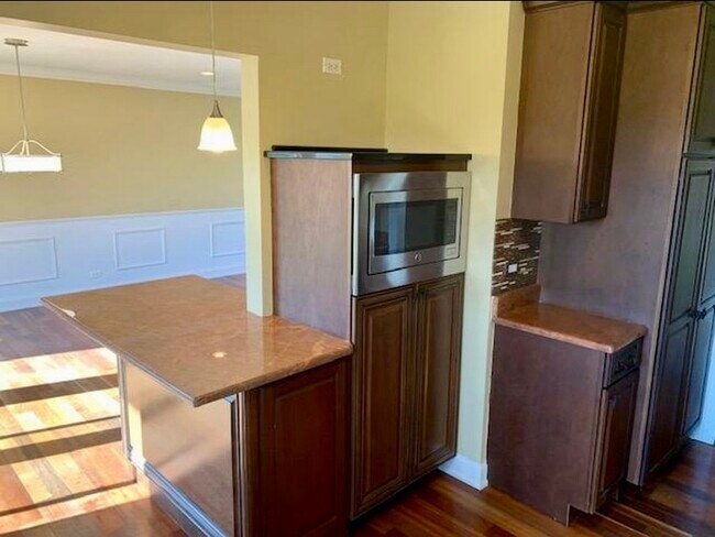 Building Photo - 11 Woodridge Dr