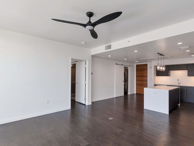 Building Photo - "Spacious 2-Bed, 2-Bath Gem in the Heart of Phoenix - 1188 Sq Ft of Modern Living!"