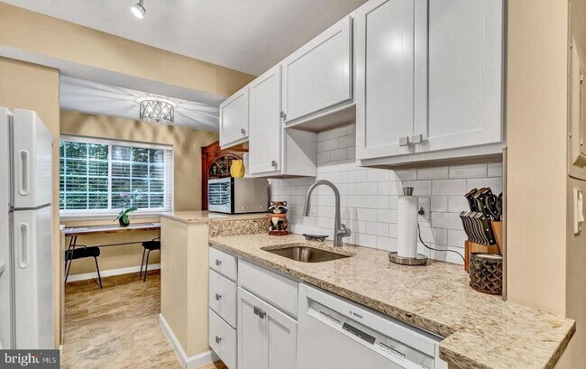 Building Photo - 1543 Colonial Dr