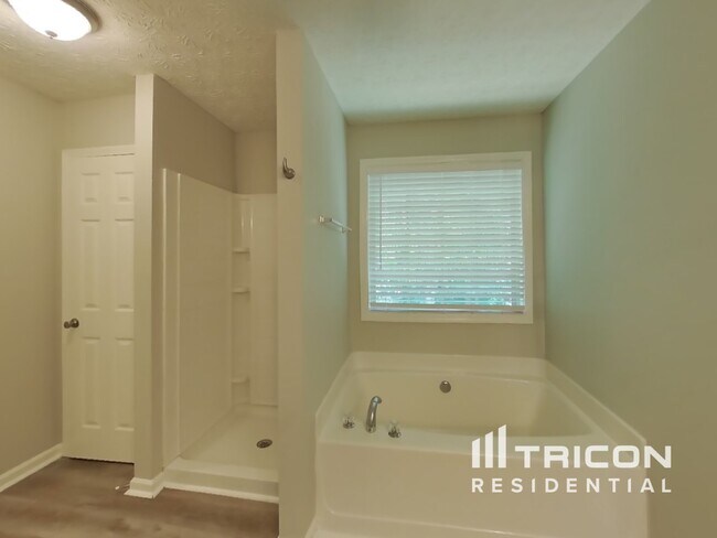 Building Photo - 5767 Union Pointe Dr