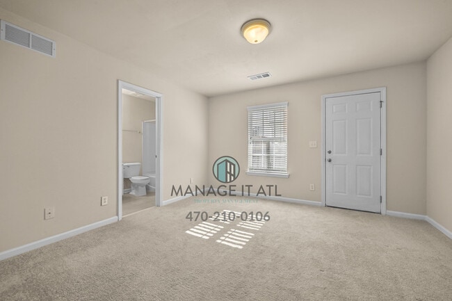 Building Photo - Beautiful and well maintenance three-story...