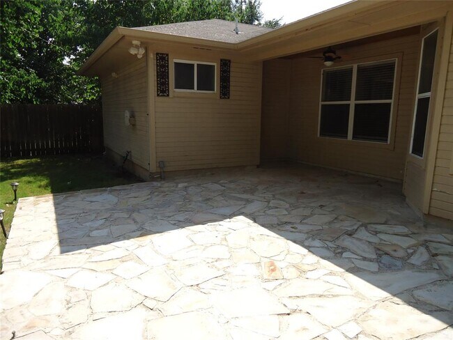 Building Photo - 1404 Peachtree Valley Dr