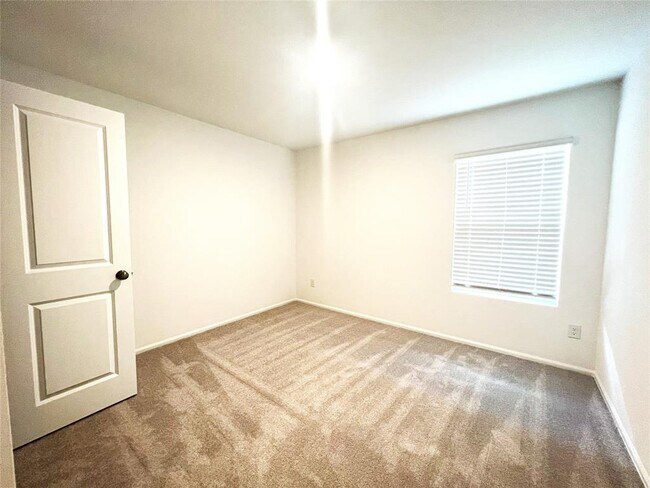 Building Photo - 1499 Twilight Grn Dr
