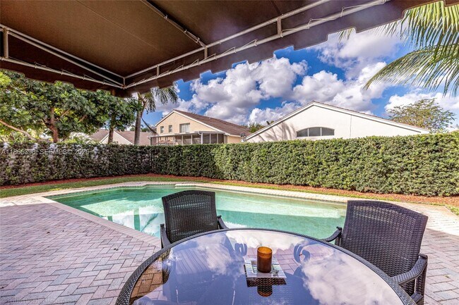 Building Photo - 4913 SW 32nd Way