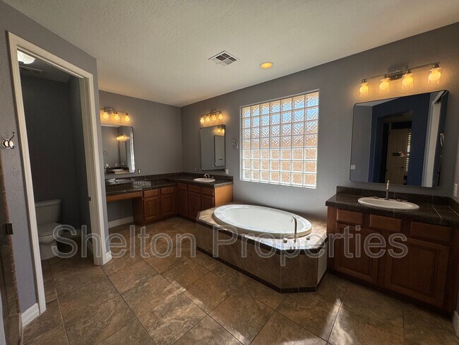 Building Photo - 20933 W Cora Vista