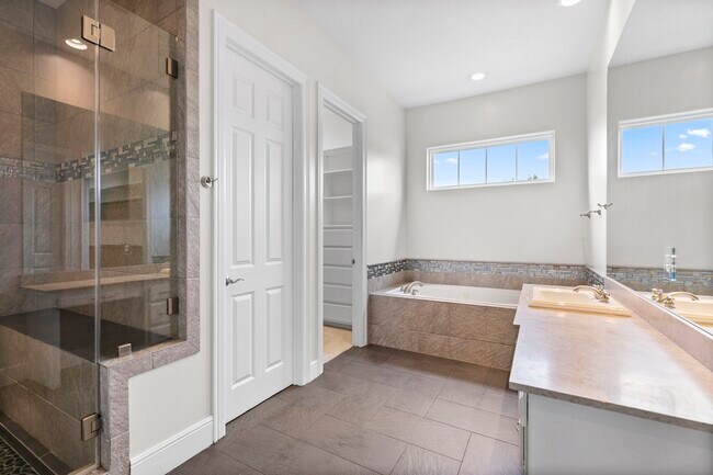 Building Photo - 4626 Braeburn Dr