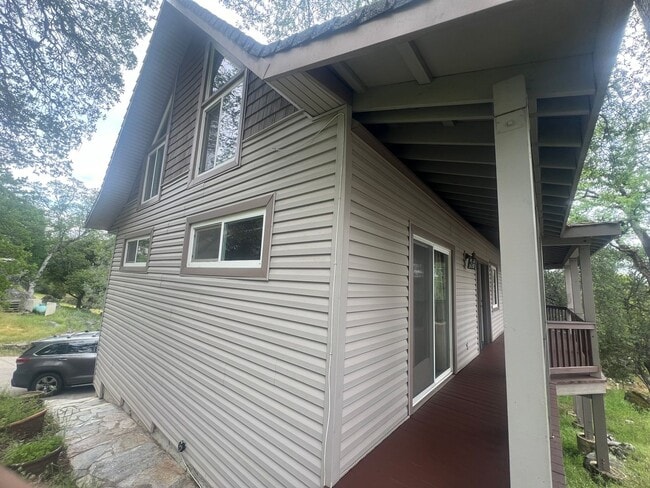 Building Photo - Cozy three bedroom two bath in Lake Wildwood