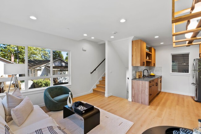 Building Photo - Modern Elegance in the Heart of Wallingford