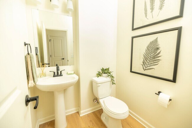Building Photo - Beautiful 3 bed 3.5 bath Condo