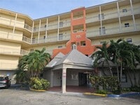 Building Photo - 8290 Lake Dr