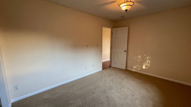 Building Photo - 960 Branham Ln