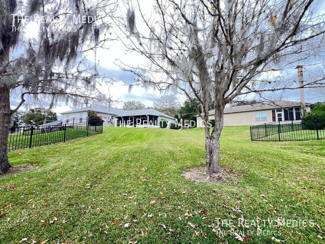 Building Photo - 2602 SW 20th Cir