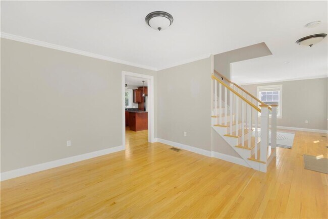 Building Photo - 18 Vanderbilt Ln