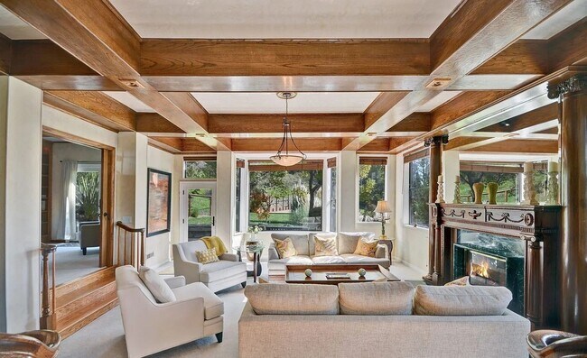 Building Photo - STUNNING LUXURY HOME WITH GORGEOUS SETTING IN WONDERFUL ORINDA!