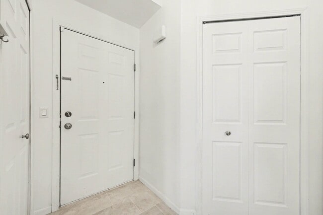 Building Photo - 2259 S Main St