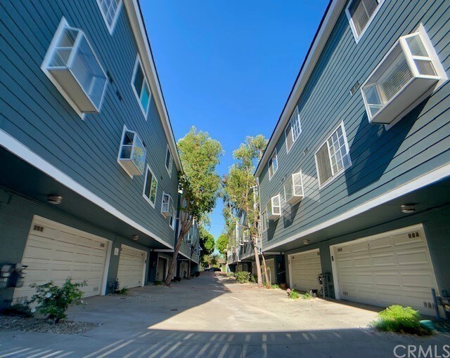 Building Photo - 267 N Holliston Ave