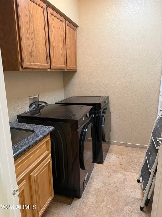 Building Photo - 8377 E Thoroughbred Trail