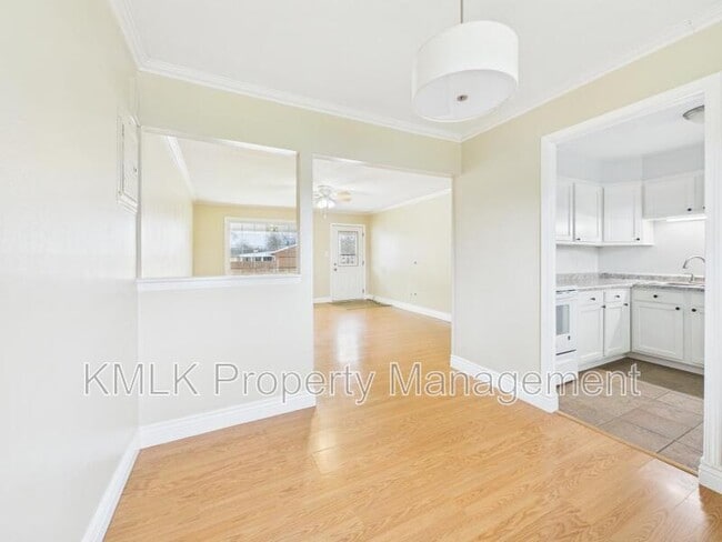 Building Photo - 3434 Lawndale Dr