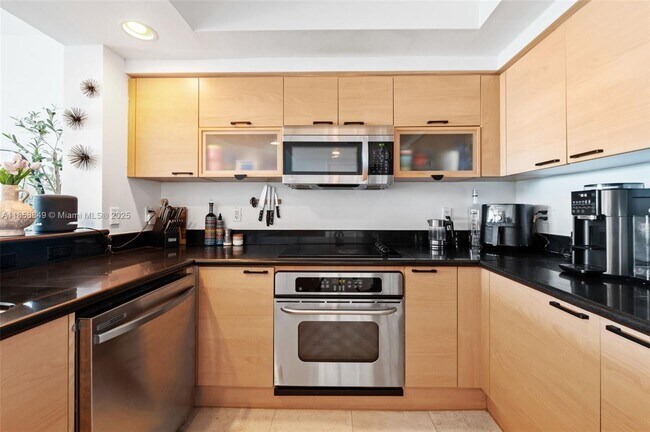 Building Photo - 15051 Royal Oaks Ln