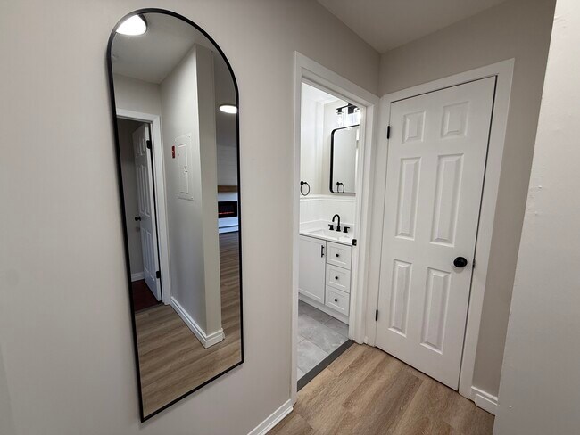 Building Photo - 1 Sundance Dr