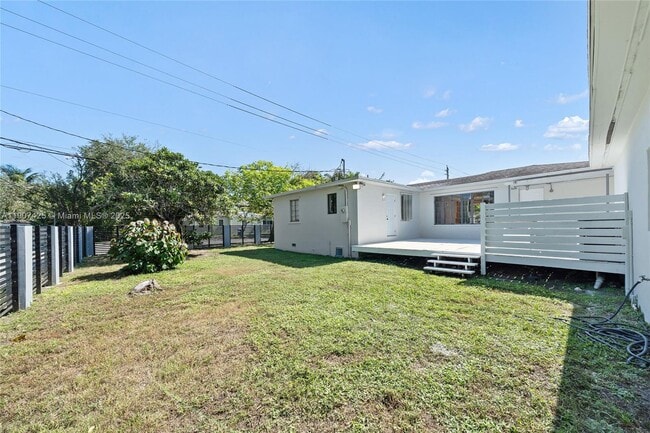 Building Photo - 501 NW 45th St