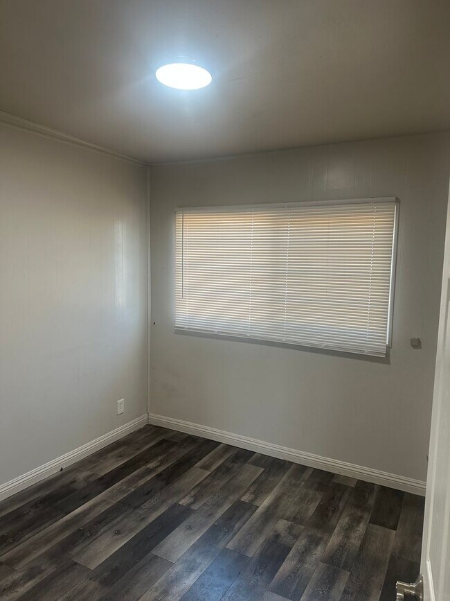 Building Photo - NLV!! Single Story!! 3 Bedrooms!! Carport!!! Big Lot!! Patio In Back yard!! No Carpet!! Vinyl Pla...
