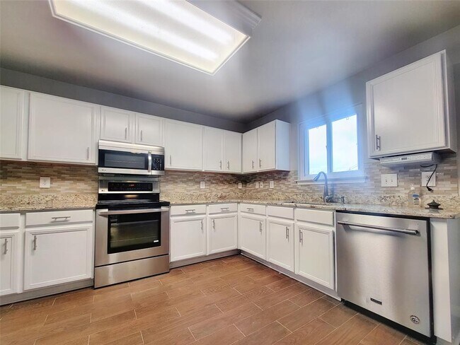 Building Photo - 110 Hays Forest Cove