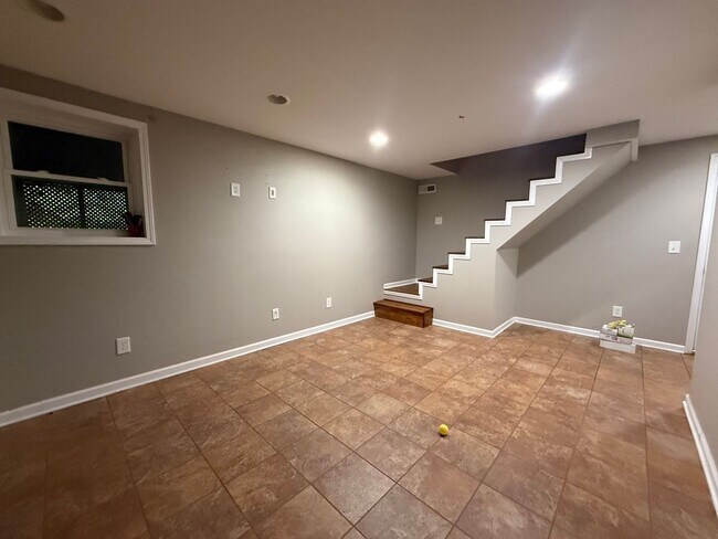 Building Photo - 32 Brown Ln