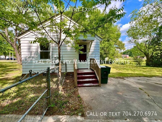 Building Photo - 1105 Balthis Dr
